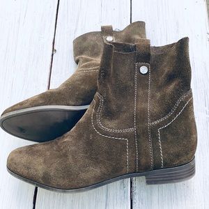 ✈️ Frye & Co. Suede Booties